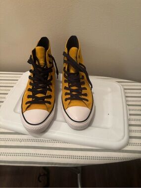 Converse Chuck Taylor All Star High Top Suede Gold/Yellow Men’s Size 9 Yellow Hi